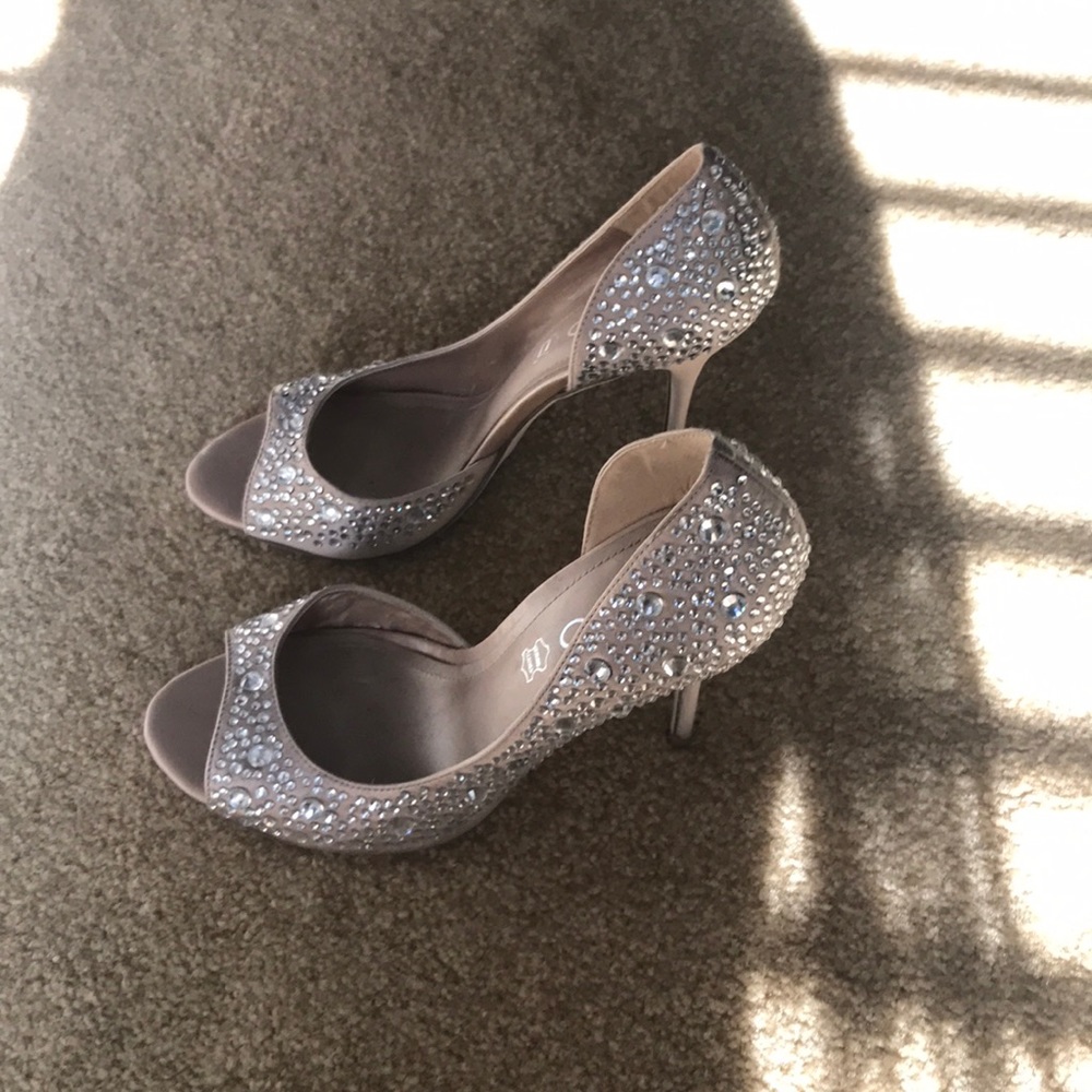 Heels - Picture 2 of 2